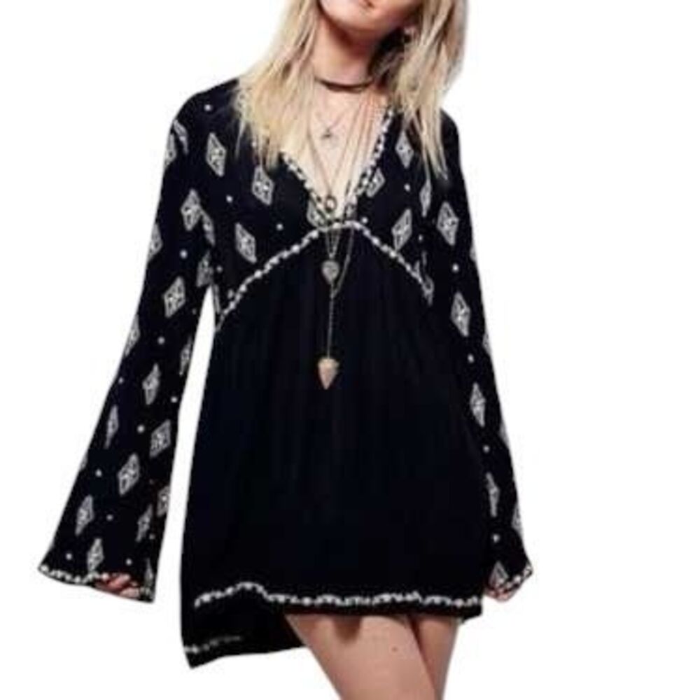 Free People Black/ White Dimond Embroidered Bell Sleeve Tunic Sz S
